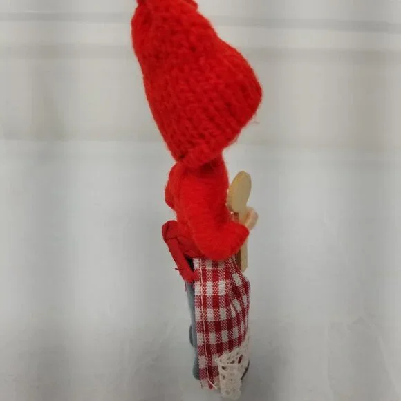 Anne Beate 1994 Cook with spoon Yarn Wrap Dolls Denmark Red Winter Hats 4" B174 - Picture 4 of 5